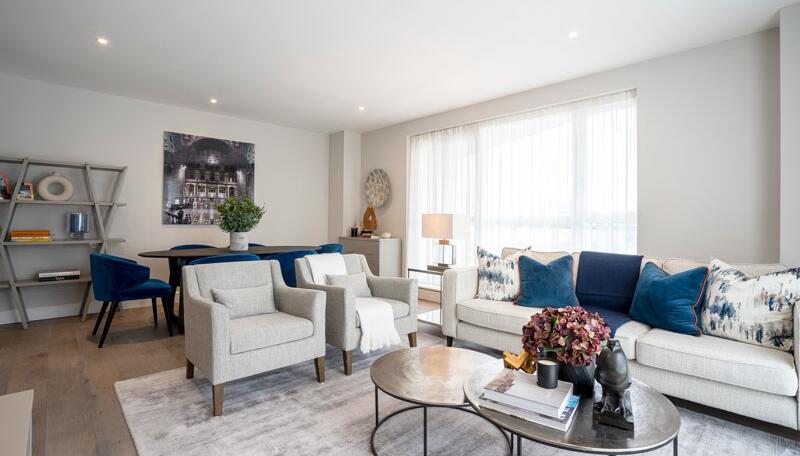 2 bed property in Westferry Circus, London